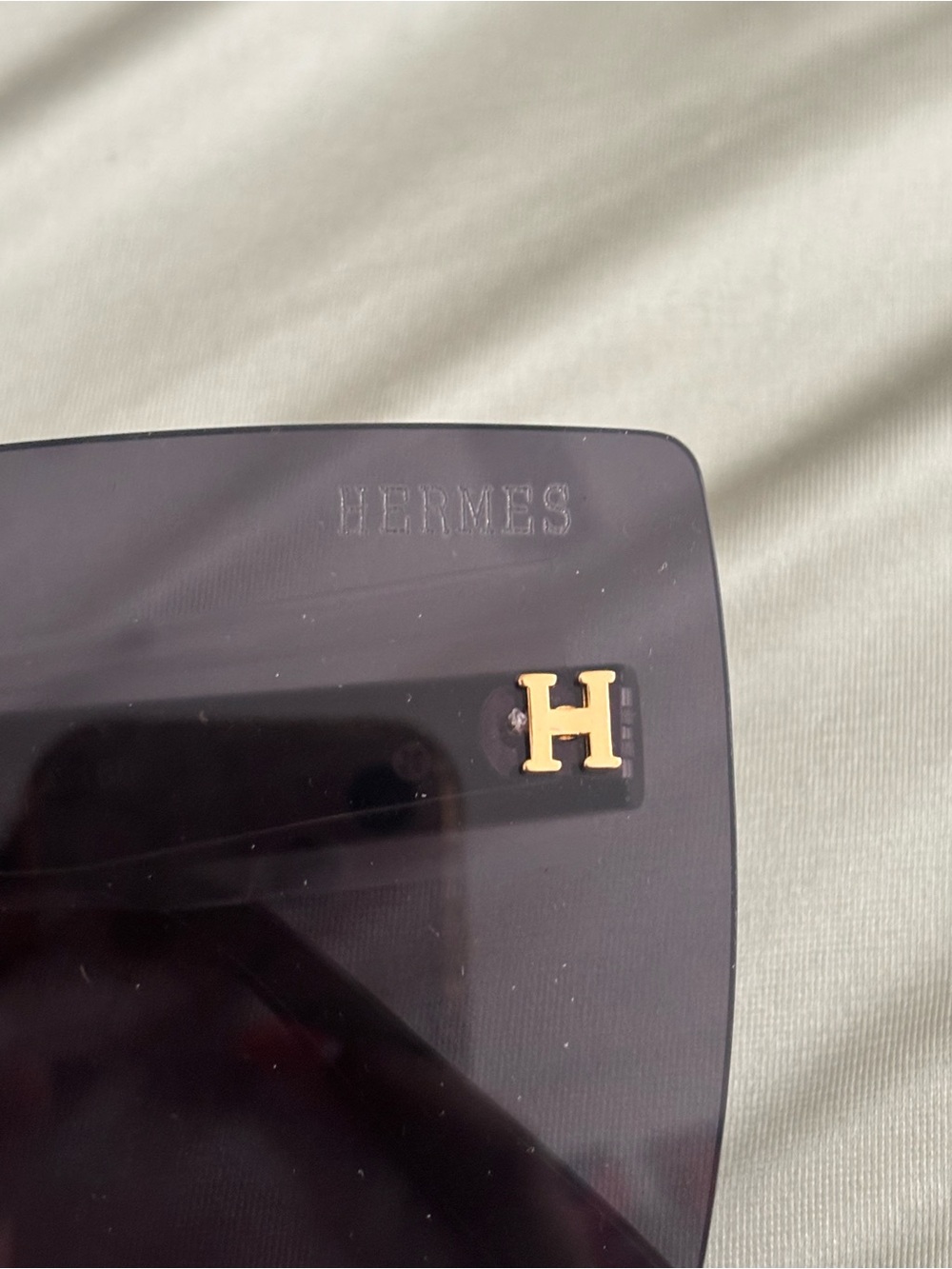 Hermès Women’s Oversized Shield Sunglasses in Black with Gold H Details - Picture 3 of 5